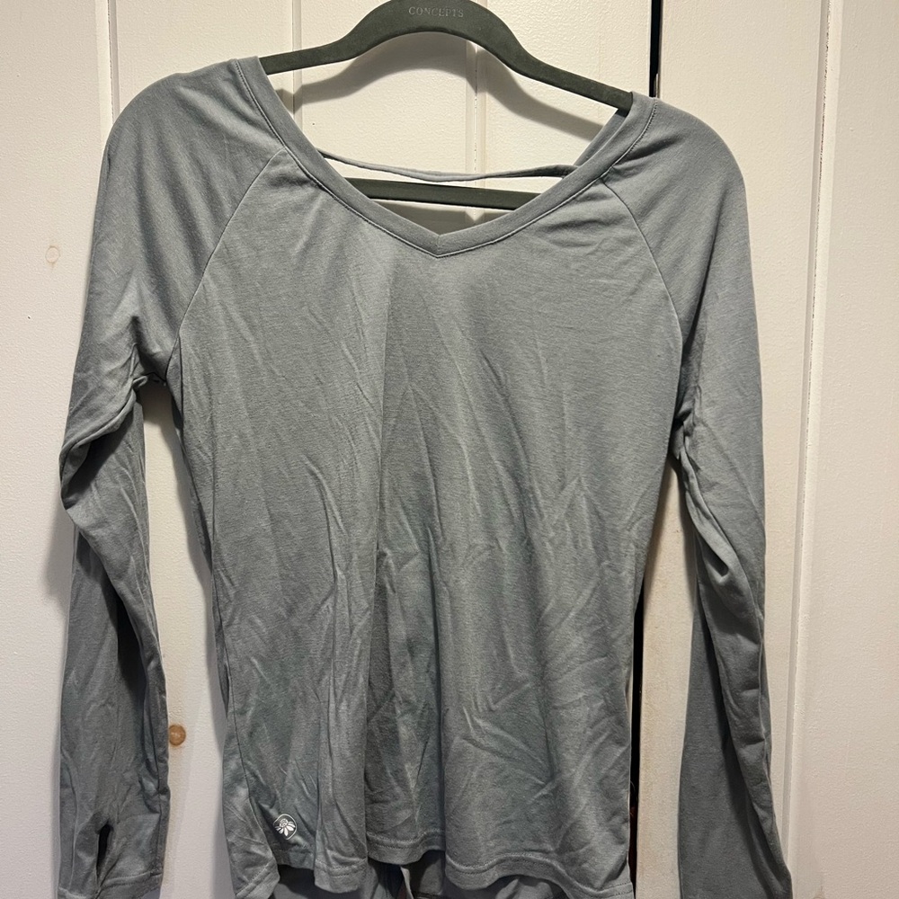 Senita Athletics Gray Fitted Long Sleeve Blouse